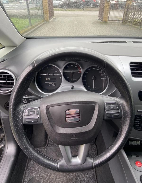 Seat Leon cena 18900 przebieg: 182982, rok produkcji 2009 z Gołdap małe 106